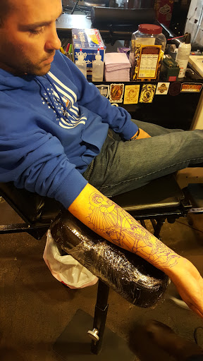 Tattoo Shop «The Mercy Seat», reviews and photos, 210 E 16th St, Kansas City, MO 64108, USA