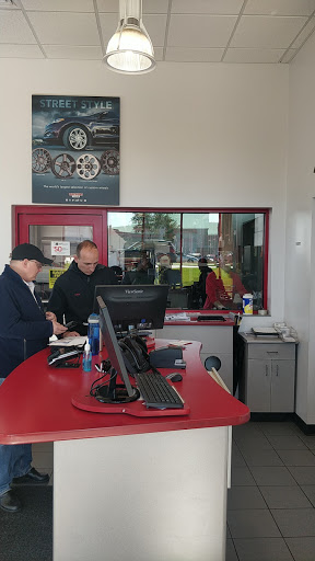 Tire Shop «Discount Tire», reviews and photos, 1470 Irving Park Rd, Hanover Park, IL 60133, USA