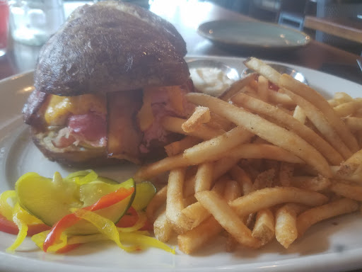 American Restaurant «The Block Restaurant Webster Groves», reviews and photos, 146 W Lockwood Ave, Webster Groves, MO 63119, USA