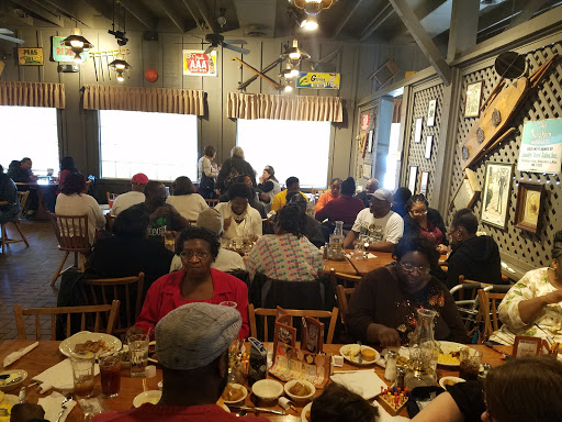 American Restaurant «Cracker Barrel Old Country Store», reviews and photos, 2371 E Aurora Rd, Twinsburg, OH 44087, USA