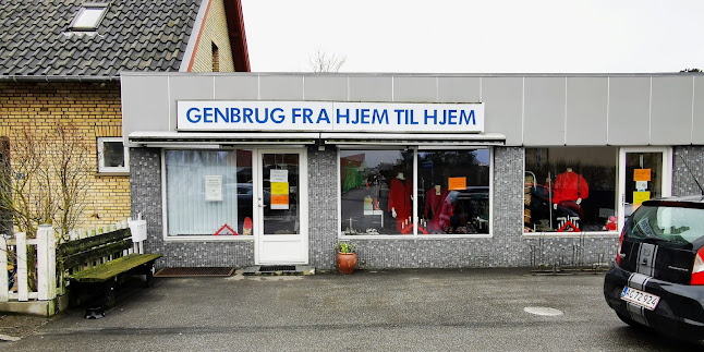 Anmeldelser af Genbrug fra hjem til hjem i Helsinge - Genbrugsbutik