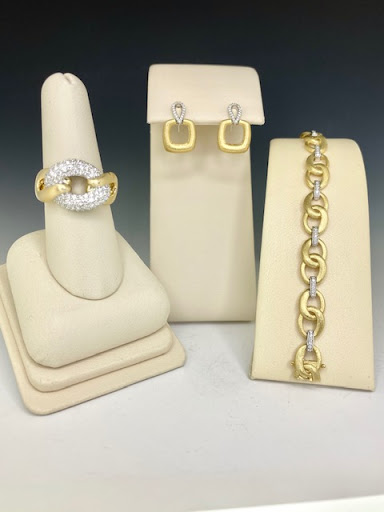 Jeweler «William Phelps Custom Jeweler», reviews and photos, 4380 Gulf Shore Blvd N #812, Naples, FL 34103, USA