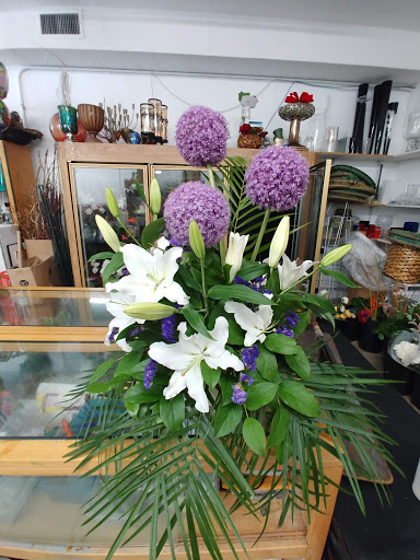 Florist «Plump Chicago Flower Shop», reviews and photos, 411 E Oakwood Blvd, Chicago, IL 60653, USA