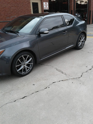 Tire Shop «Discount Tire Store - Gainesville, GA», reviews and photos, 361 Shallowford Rd, Gainesville, GA 30504, USA