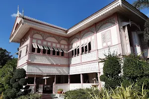 Khum Vongburi Museum: The Pink Mansion, Phrae Town image