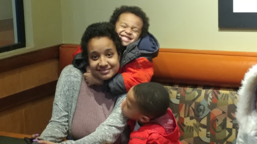 Pizza Restaurant «Round Table Pizza», reviews and photos, 2511 Naglee Rd, Tracy, CA 95304, USA