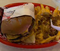 Quick burgers & fries Lola Beltran photo