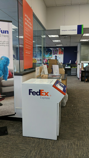 Print Shop «FedEx Office Print & Ship Center», reviews and photos, 1244 Boylston St, Chestnut Hill, MA 02467, USA