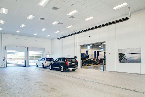 Car Dealer «McGrath Volvo Cars Barrington», reviews and photos, 300 N Hough St, Barrington, IL 60010, USA