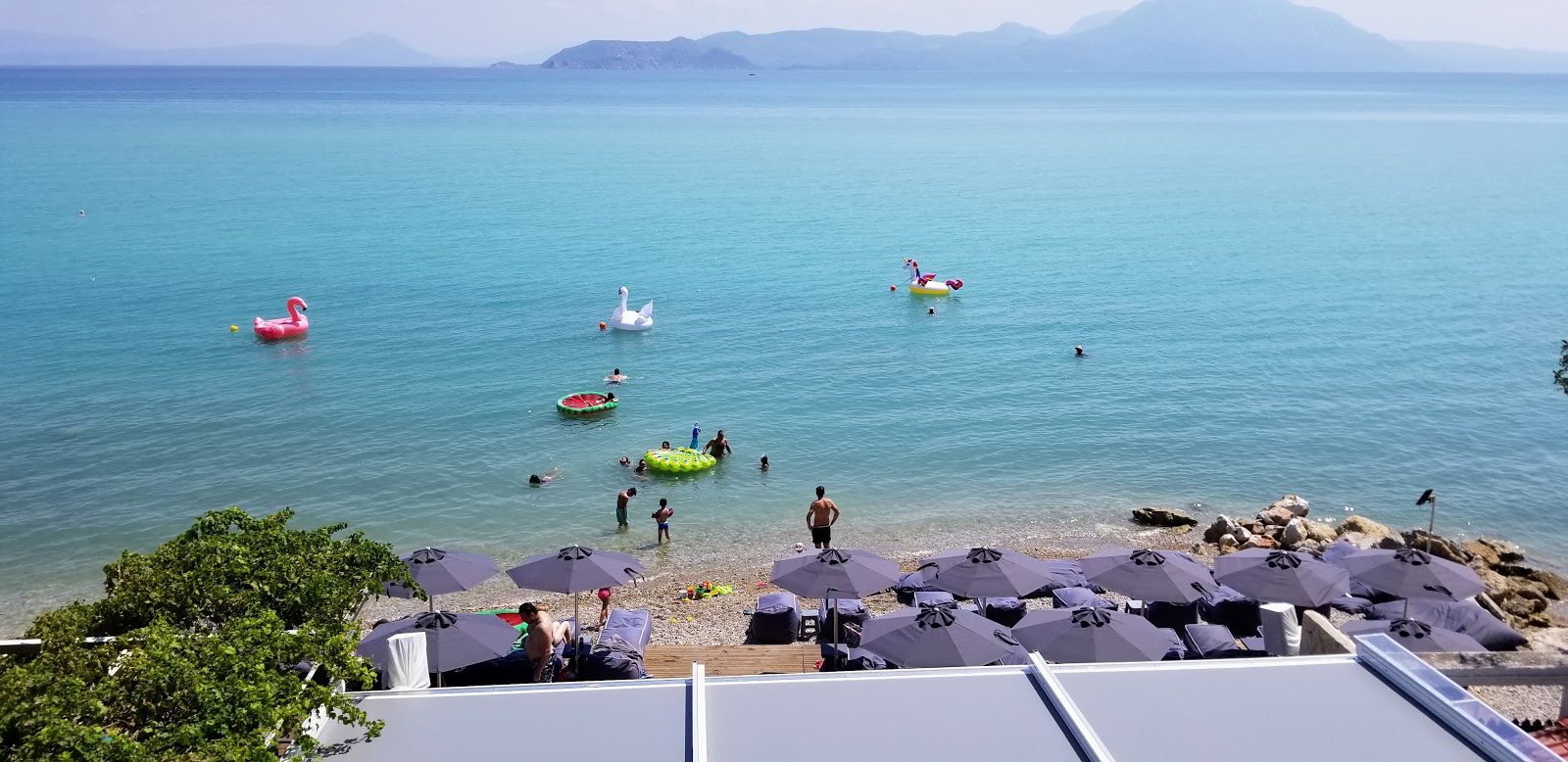 Photo de Paralia Nerantzas avec plage spacieuse