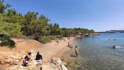 Kirmizikuyu Cd. beach'in fotoğrafı çok temiz temizlik seviyesi ile