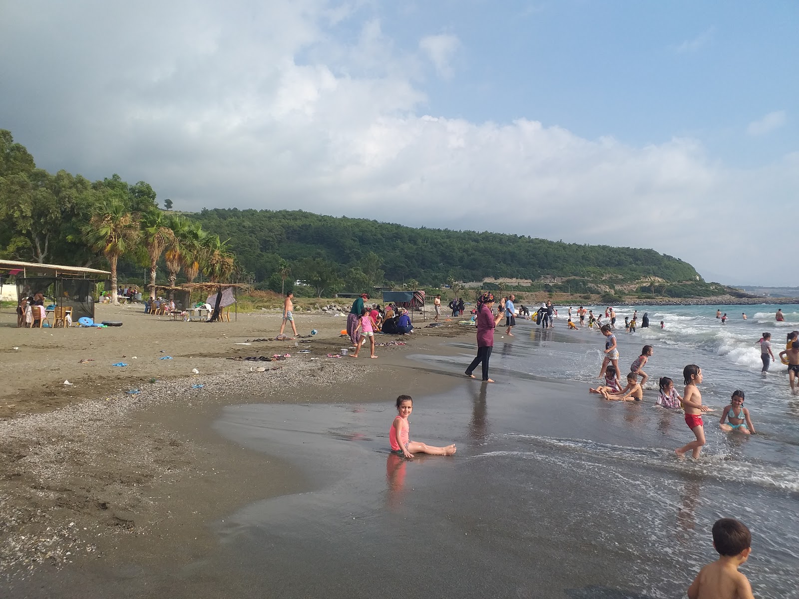 Sariseki beach的照片 带有碧绿色水表面