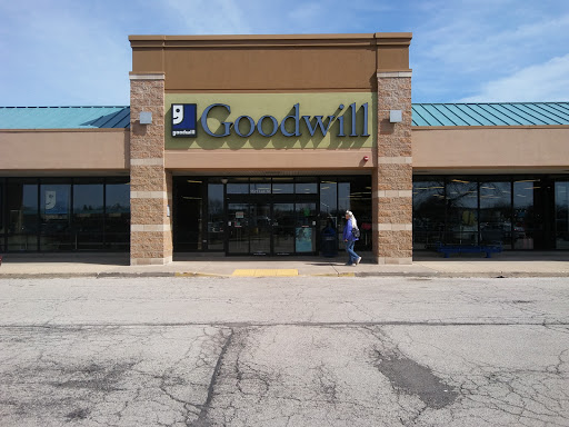 Thrift Store «Goodwill Store & Donation Center», reviews and photos, 1521 Lee St, Des Plaines, IL 60018, USA