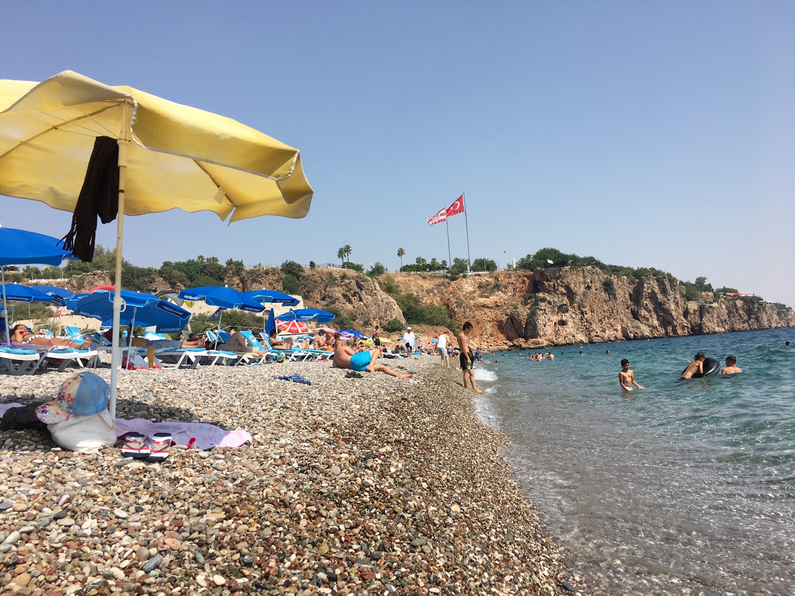 Fotografie cu Antalya Plaj - locul popular printre cunoscătorii de relaxare