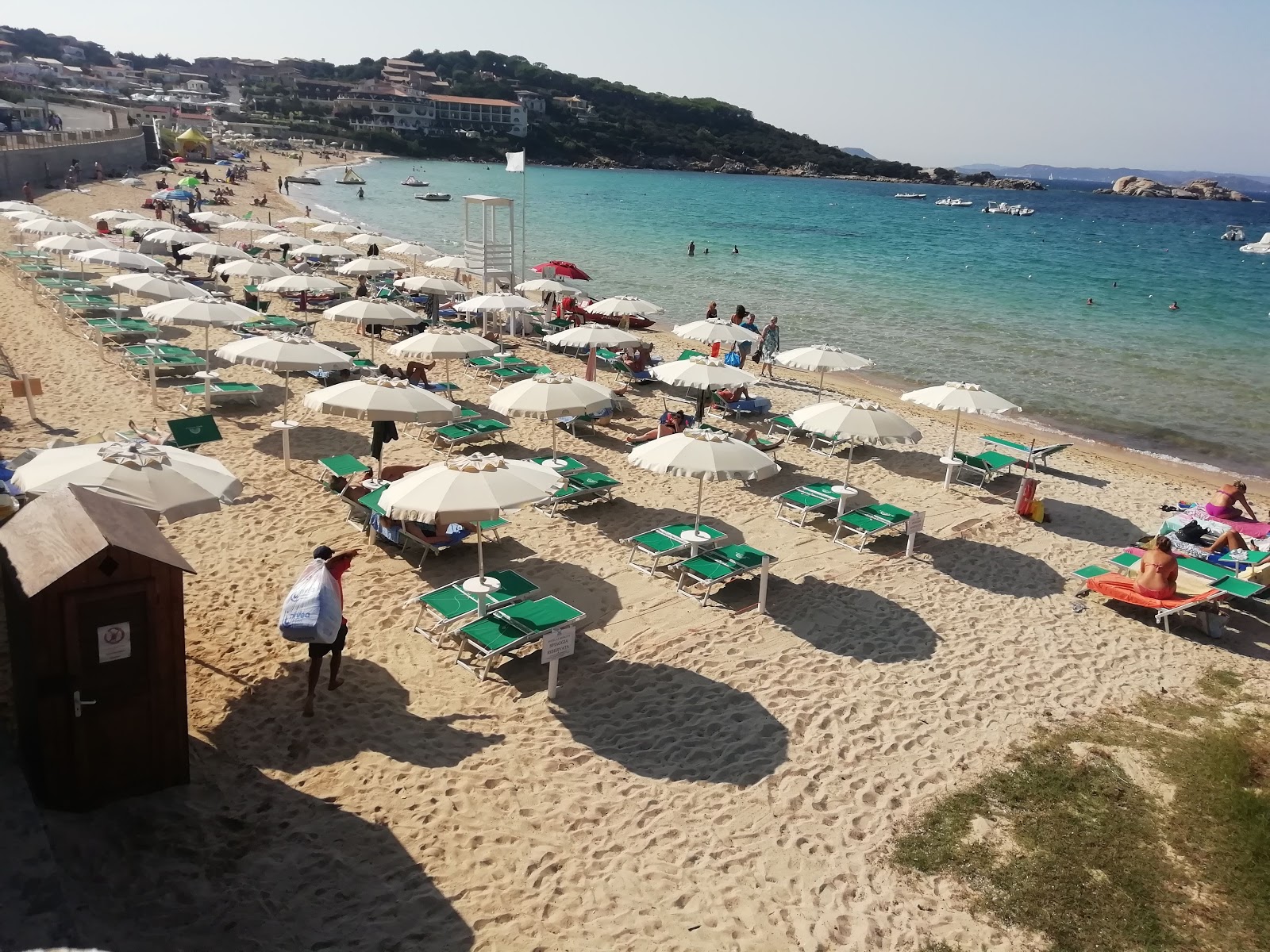 Fotografie cu Plaja Cala Battistoni și așezarea