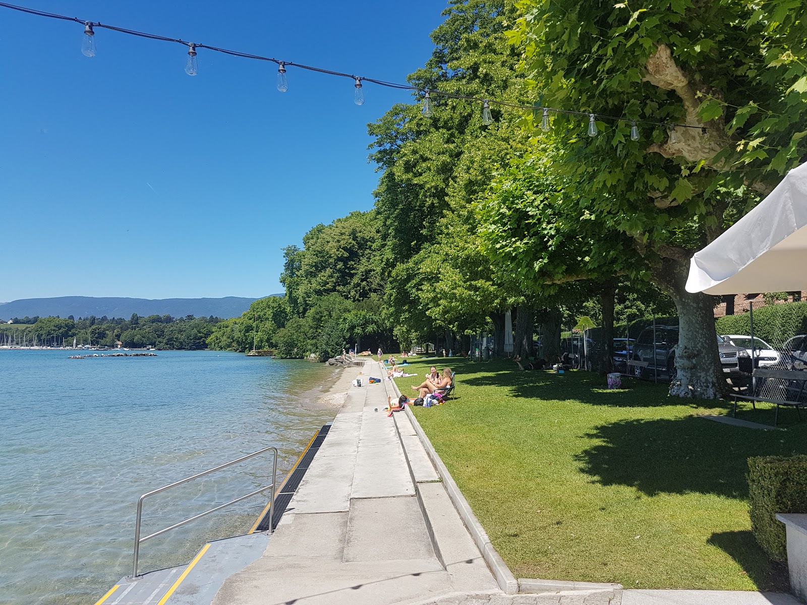 Plage de Promenthoux'in fotoğrafı - rahatlamayı sevenler arasında popüler bir yer