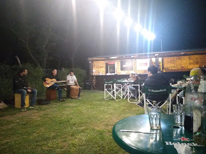El algarrobo del medio, patio cervecero - Del Milagro, Córdoba, Argentina