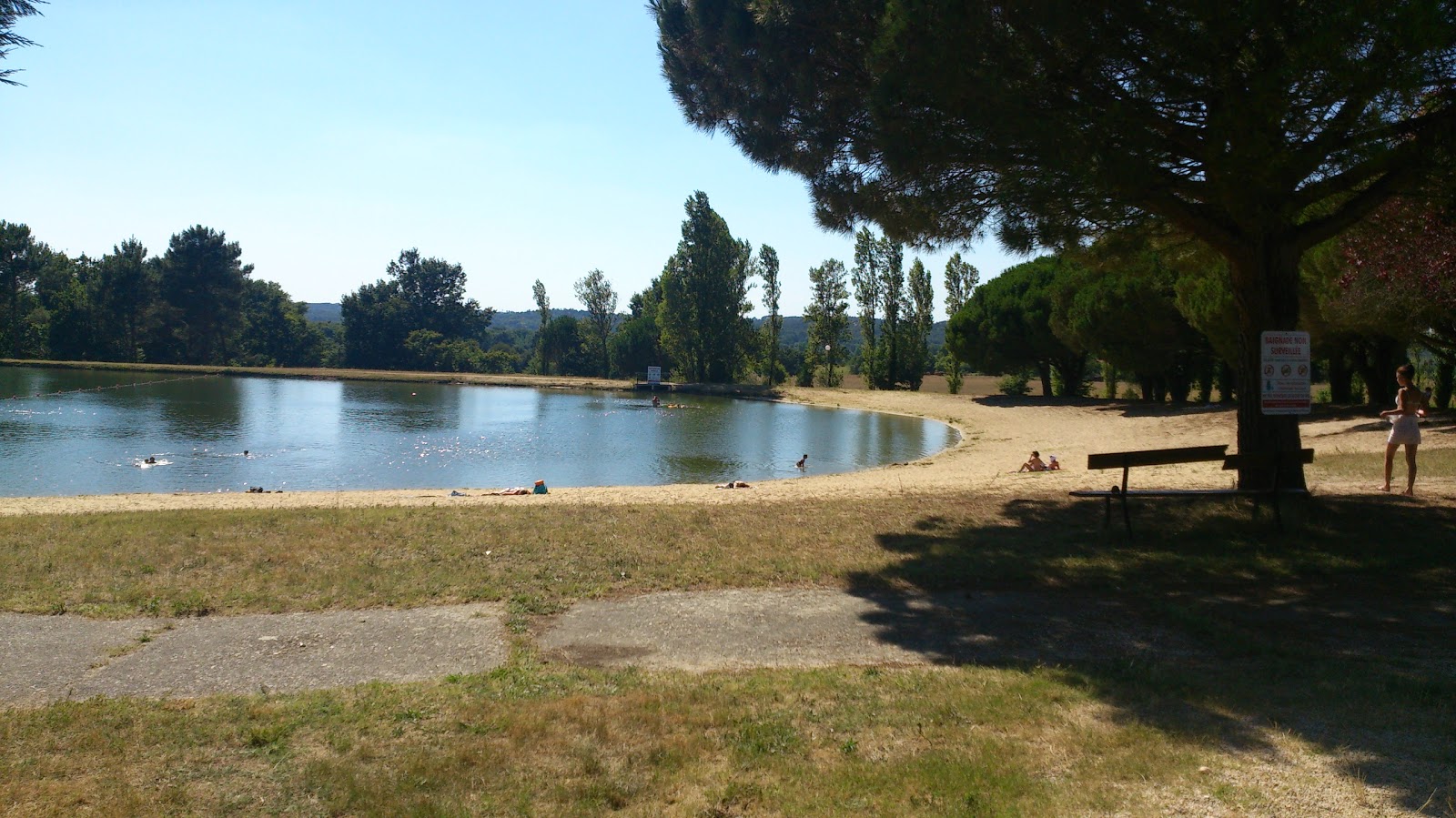 Foto de Plage Le Paradou con arena beige superficie