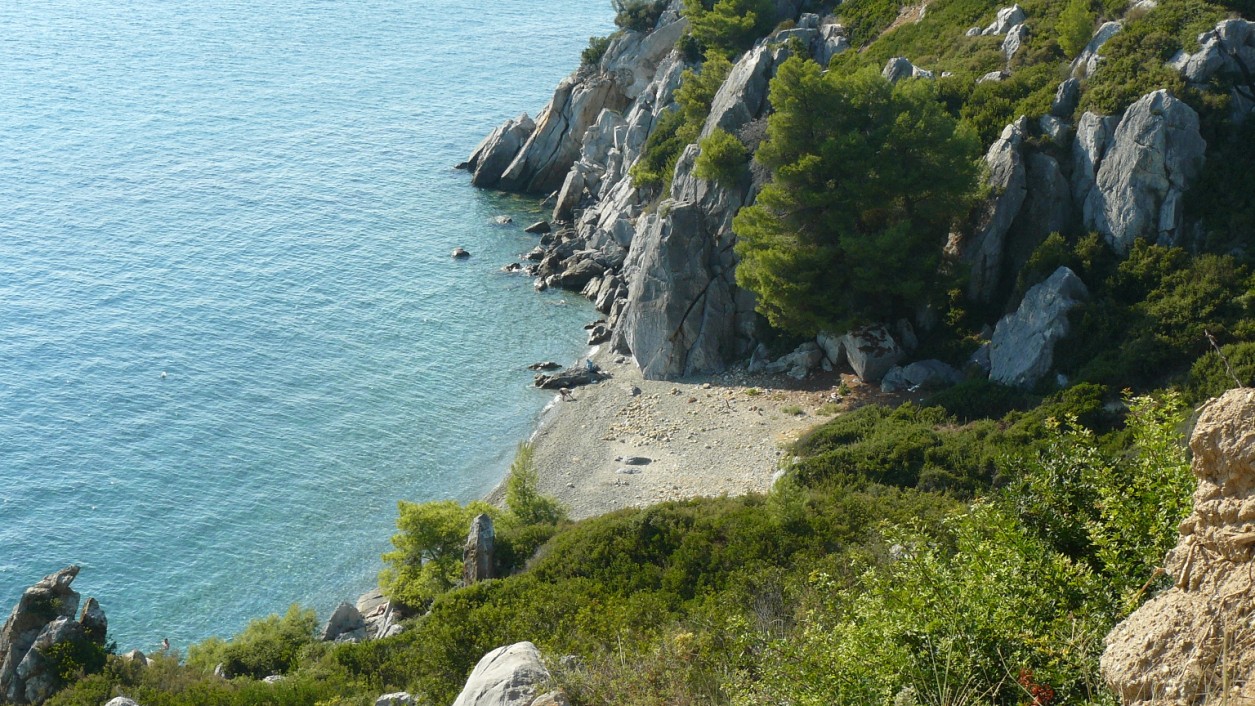 Foto von Loutra beach mit sehr sauber Sauberkeitsgrad