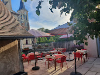 Atmosphère du Restaurant familial Auberge de la Vieille Maison à Beaulon - n°2