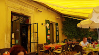 Atmosphère du Restaurant de spécialités provençales La récréation à Lourmarin - n°7