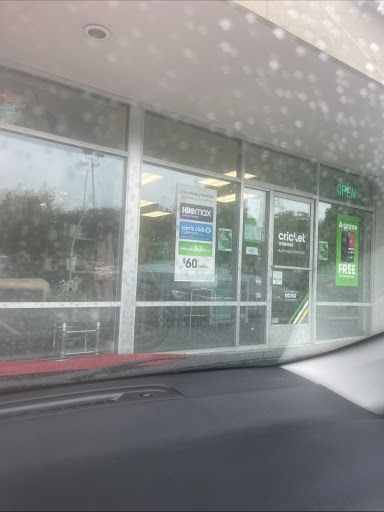 Cell Phone Store «Cricket Wireless Authorized Retailer», reviews and photos, 64 Rainier Ave S, Renton, WA 98057, USA