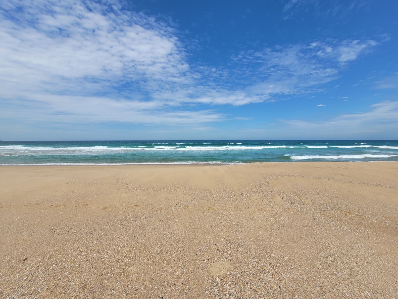 Windang Beach的照片 带有蓝色纯水表面