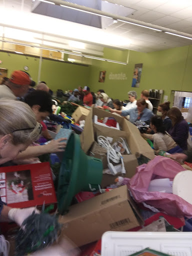 Store «Goodwill Store and Buy the Pound Outlet», reviews and photos