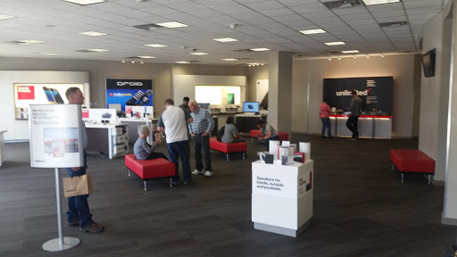 Cell Phone Store «Verizon», reviews and photos, 910 W Town Center Blvd, Champaign, IL 61822, USA