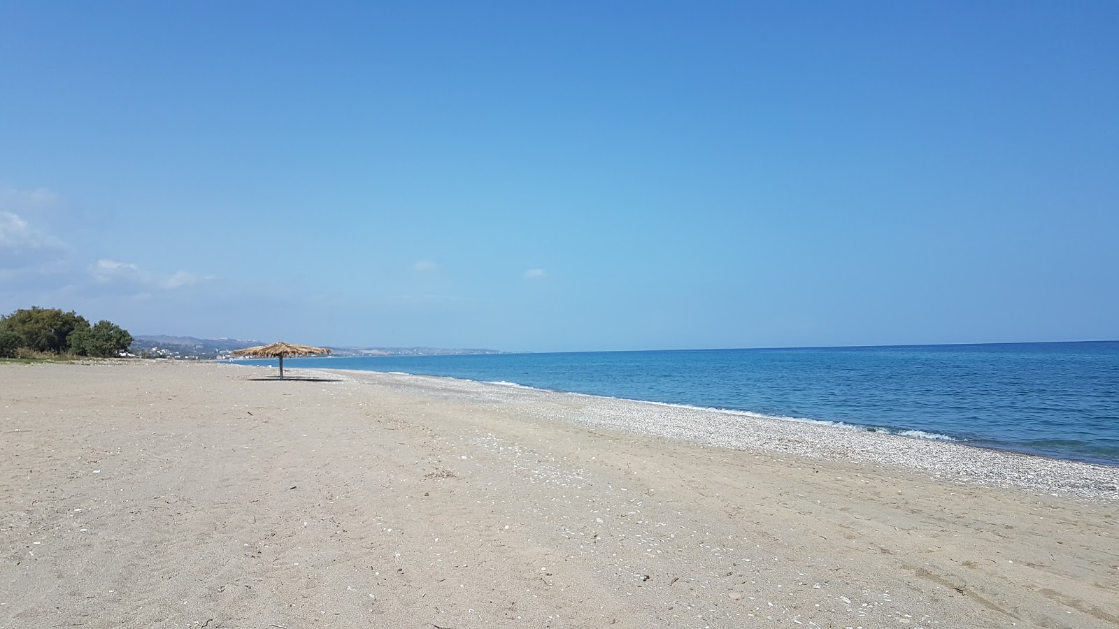 Mandatoriccio-Campana beach'in fotoğrafı - rahatlamayı sevenler arasında popüler bir yer