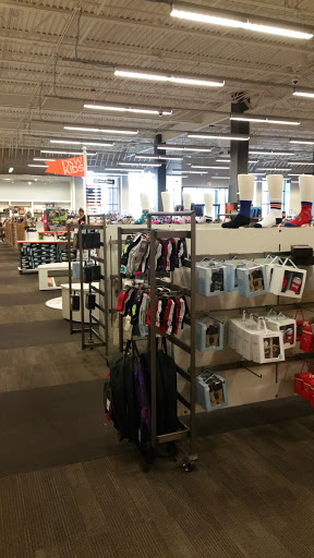 Shoe Store «DSW Designer Shoe Warehouse», reviews and photos, 7321 Lake St, River Forest, IL 60305, USA