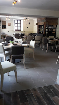 Atmosphère du Restaurant français Restaurant La Charrette à Sallanches - n°6