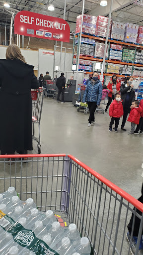 Shopping Mall «Gateway Center», reviews and photos, 1 Mystic View Rd, Everett, MA 02149, USA