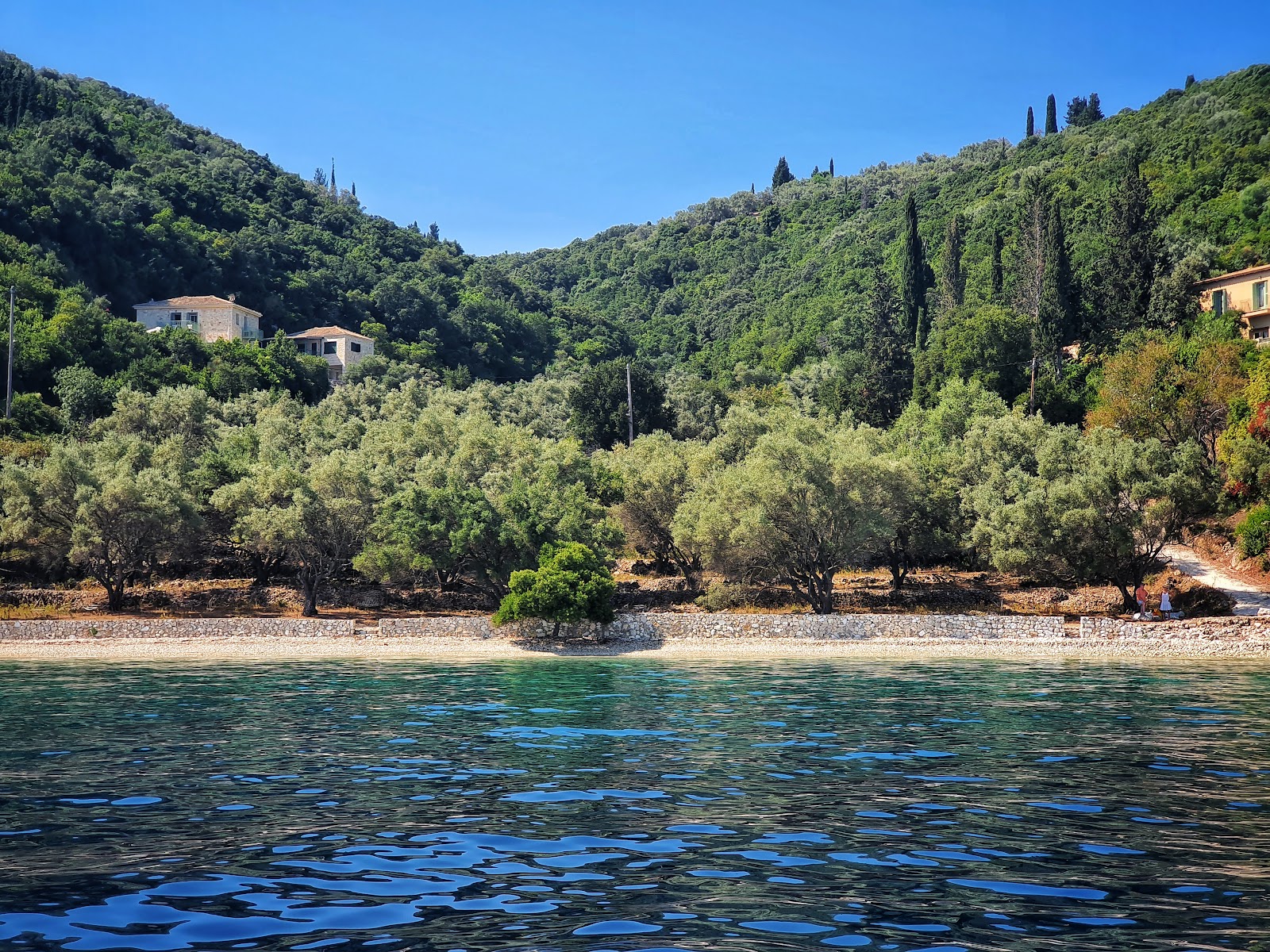 Nylec Beach'in fotoğrafı uçurumlarla desteklenmiş