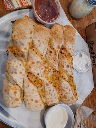 Pizza Restaurant «Round Table Pizza», reviews and photos, 686 Sutton Way, Grass Valley, CA 95945, USA