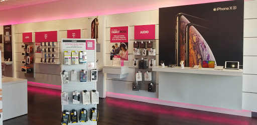 Cell Phone Store «T-Mobile», reviews and photos, 13133 US-301, Riverview, FL 33578, USA