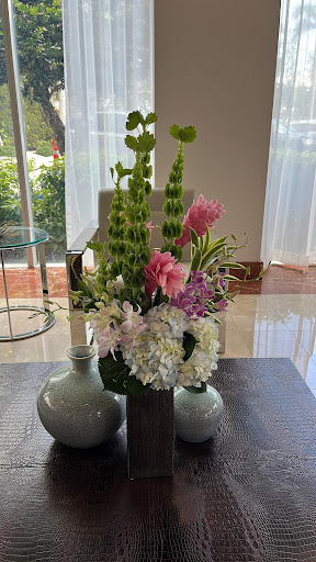 Florist «Blake Roses», reviews and photos, 18660 Collins Ave, Sunny Isles Beach, FL 33160, USA