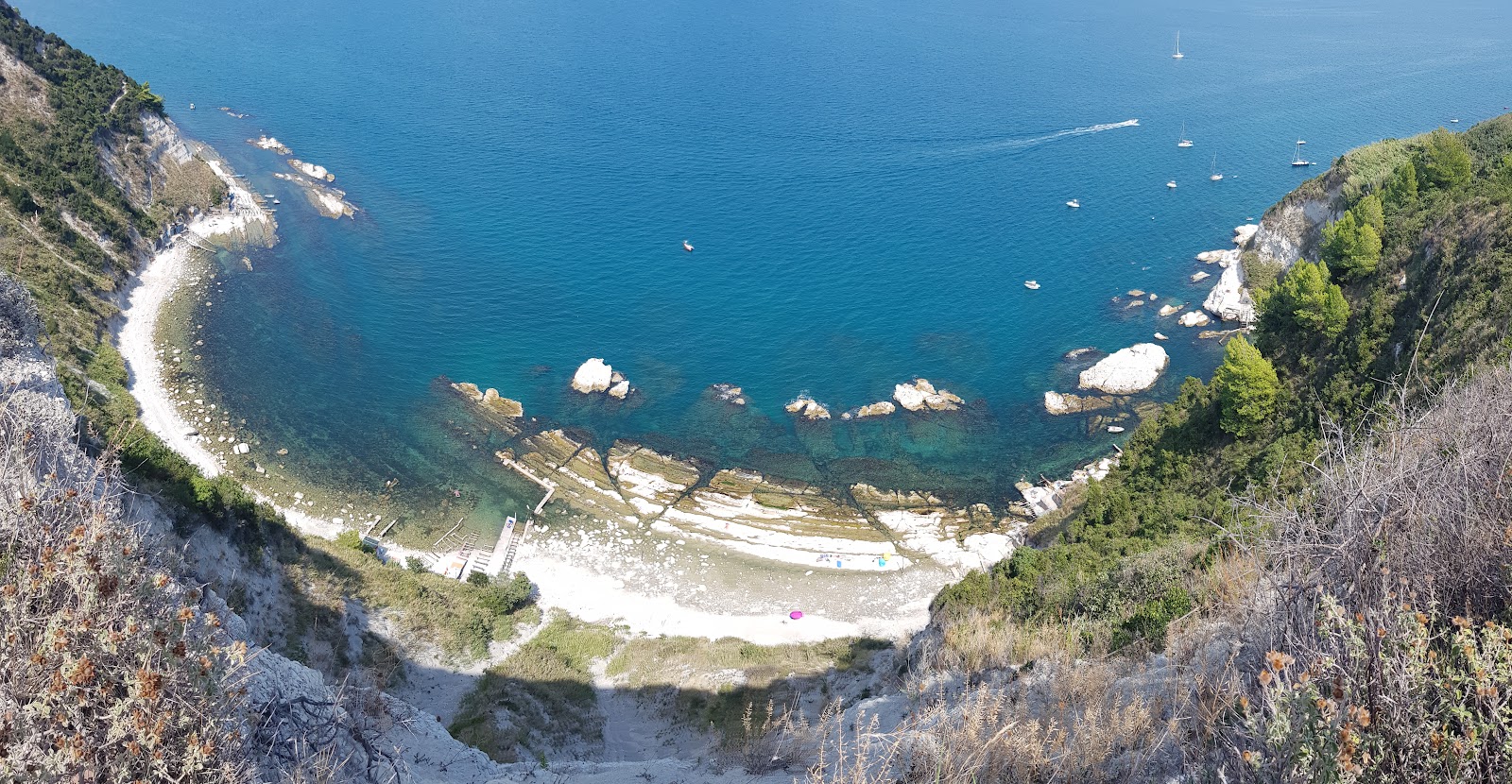 Foto van Spiaggia della Scalaccia met direct strand
