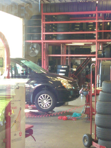 Tire Shop «Discount Tire Store - Orlando, FL», reviews and photos, 986 N Semoran Blvd, Orlando, FL 32807, USA