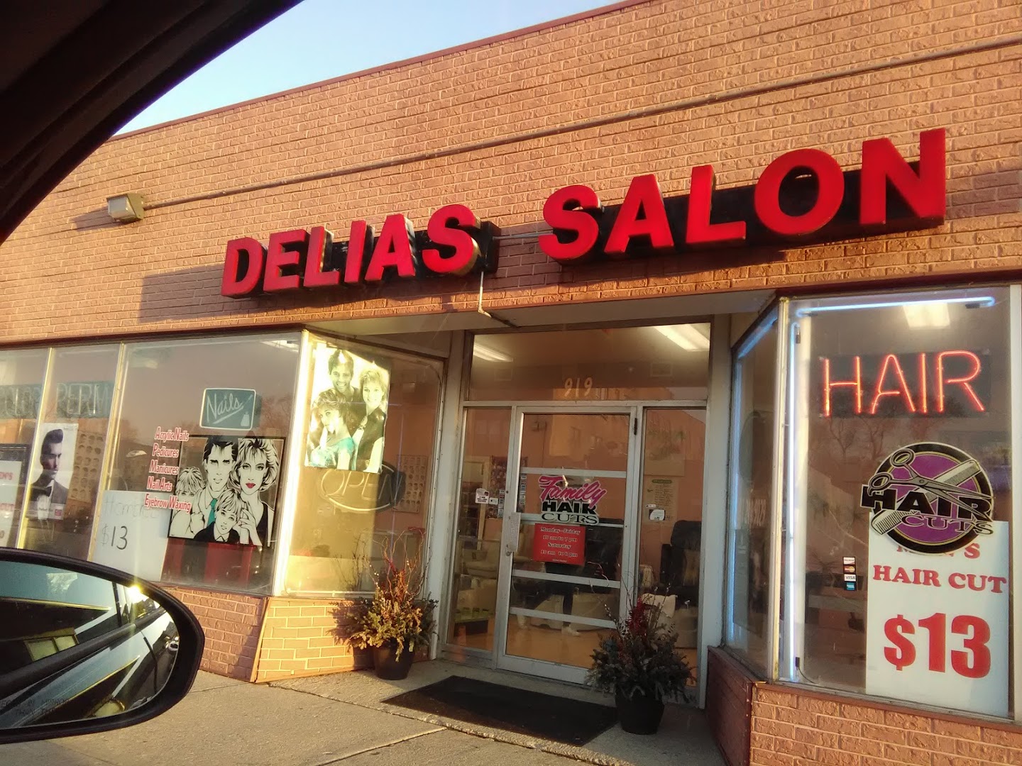 Delia's Beauty Salon