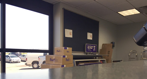 Shipping and Mailing Service «FedEx Ship Center», reviews and photos, 5375 S 3rd St, Milwaukee, WI 53207, USA