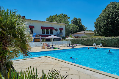 Château de Salles SA à Salles