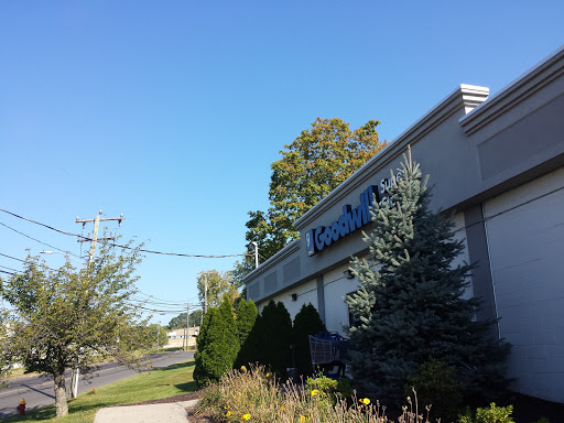 Thrift Store «Goodwill Newington Store & Donation Station», reviews and photos, 45 Costello Rd, Newington, CT 06111, USA