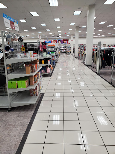 Clothing Store «Burlington Coat Factory», reviews and photos, 6120 Northwest Hwy, Crystal Lake, IL 60014, USA