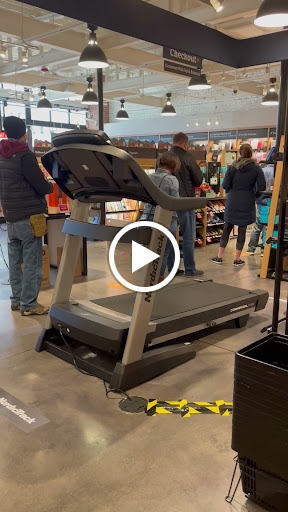 Book Store «Amazon Books», reviews and photos, 3441 N Southport Ave, Chicago, IL 60657, USA