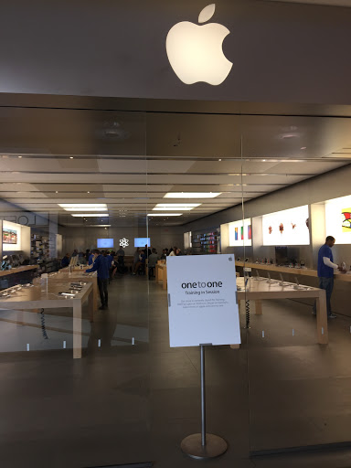 Computer Store «Apple Altamonte», reviews and photos, 451 E Altamonte Dr, Altamonte Springs, FL 32701, USA