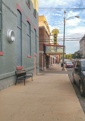 Movie Theater «Lindo Theatre: Classic Cinemas», reviews and photos, 115 S Chicago Ave, Freeport, IL 61032, USA