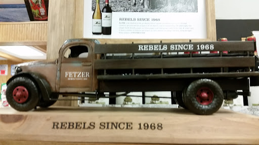 Liquor Store «1776 Liquors», reviews and photos, 597 Metacom Ave, Bristol, RI 02809, USA