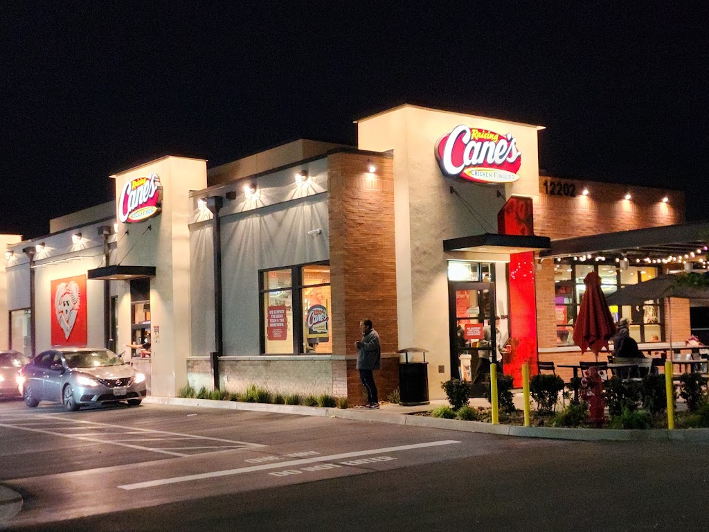 Raising Cane's Chicken Fingers 92840