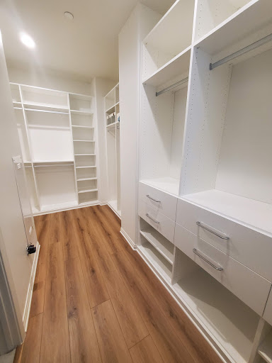 Floor & More image